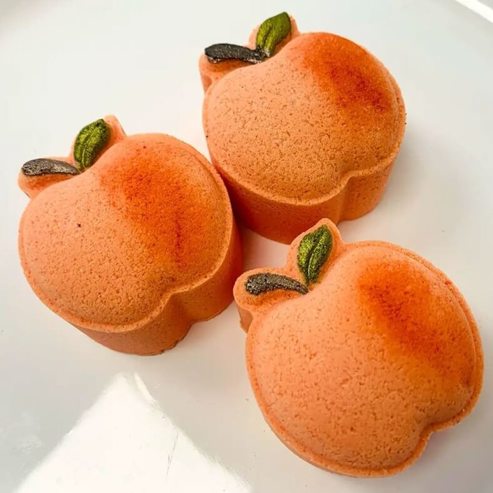 Peach shaped bath bomb fizzy with the scent of peaches